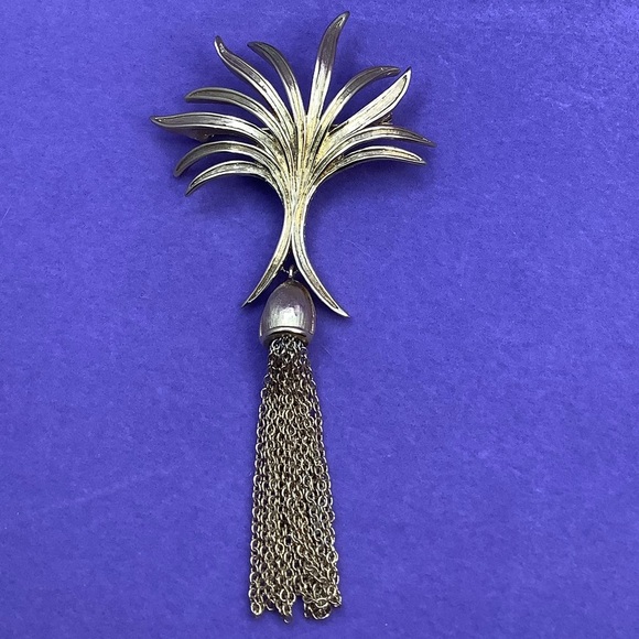 D’Orlan Mid Century Modern Tassel Gold Brooch - Picture 2 of 9
